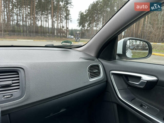 Білий Вольво B60, об'ємом двигуна 1.56 л та пробігом 287 тис. км за 9300 $, фото 18 на Automoto.ua