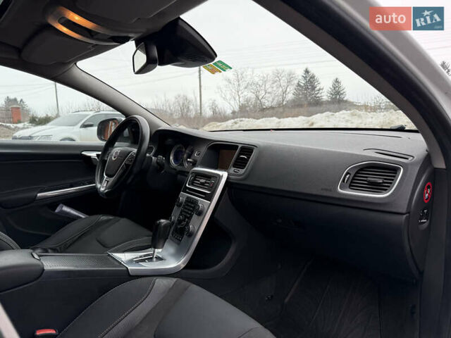 Білий Вольво B60, об'ємом двигуна 2.4 л та пробігом 234 тис. км за 12999 $, фото 36 на Automoto.ua