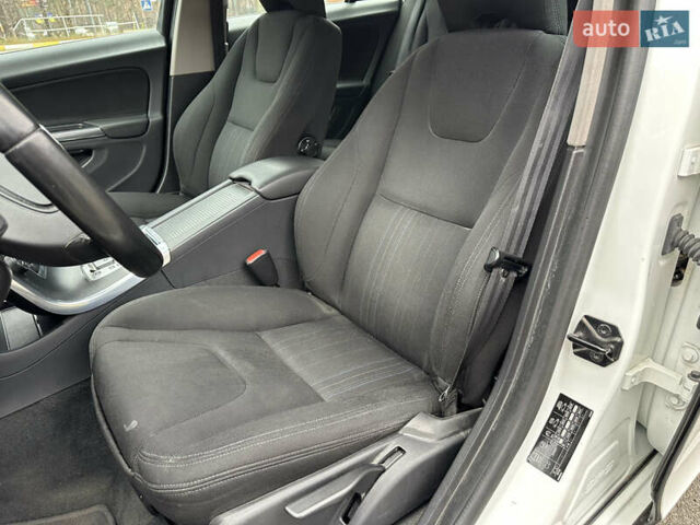 Білий Вольво B60, об'ємом двигуна 1.56 л та пробігом 287 тис. км за 9300 $, фото 19 на Automoto.ua