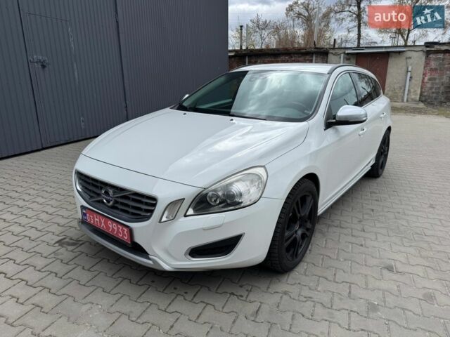 Белый Вольво B60, объемом двигателя 2.4 л и пробегом 160 тыс. км за 13500 $, фото 1 на Automoto.ua