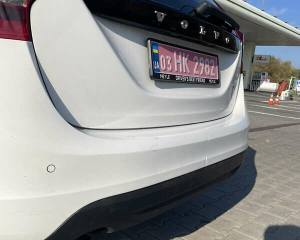 Белый Вольво B60, объемом двигателя 2 л и пробегом 280 тыс. км за 10300 $, фото 12 на Automoto.ua