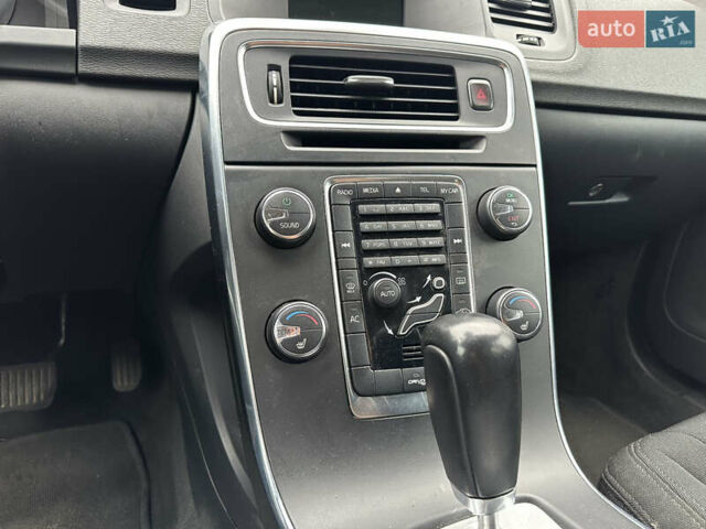 Білий Вольво B60, об'ємом двигуна 1.56 л та пробігом 287 тис. км за 9300 $, фото 16 на Automoto.ua