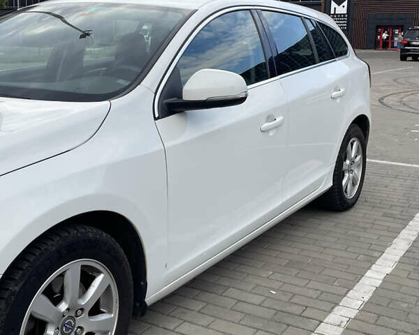 Белый Вольво B60, объемом двигателя 2 л и пробегом 287 тыс. км за 9700 $, фото 7 на Automoto.ua