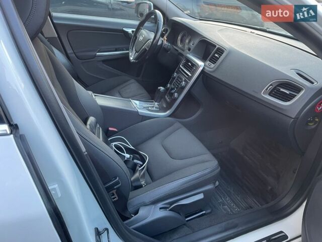 Білий Вольво B60, об'ємом двигуна 1.56 л та пробігом 198 тис. км за 10000 $, фото 8 на Automoto.ua