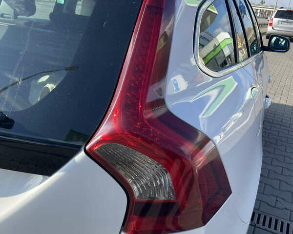 Белый Вольво B60, объемом двигателя 2 л и пробегом 280 тыс. км за 10300 $, фото 15 на Automoto.ua