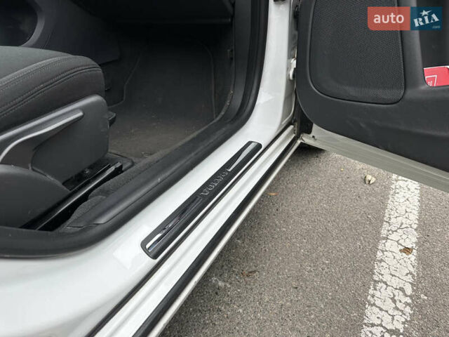 Білий Вольво B60, об'ємом двигуна 1.56 л та пробігом 287 тис. км за 9300 $, фото 24 на Automoto.ua