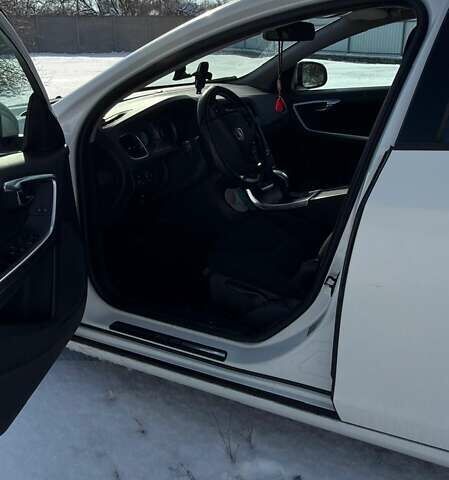 Білий Вольво B60, об'ємом двигуна 1.56 л та пробігом 335 тис. км за 10000 $, фото 7 на Automoto.ua