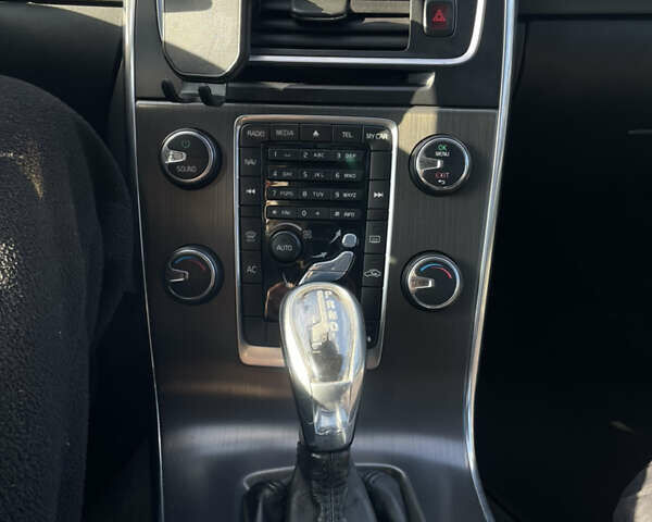 Белый Вольво B60, объемом двигателя 2 л и пробегом 280 тыс. км за 10300 $, фото 41 на Automoto.ua