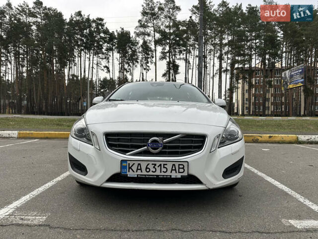 Білий Вольво B60, об'ємом двигуна 1.56 л та пробігом 287 тис. км за 9300 $, фото 2 на Automoto.ua