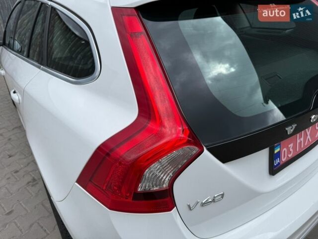 Белый Вольво B60, объемом двигателя 2.4 л и пробегом 160 тыс. км за 13900 $, фото 20 на Automoto.ua