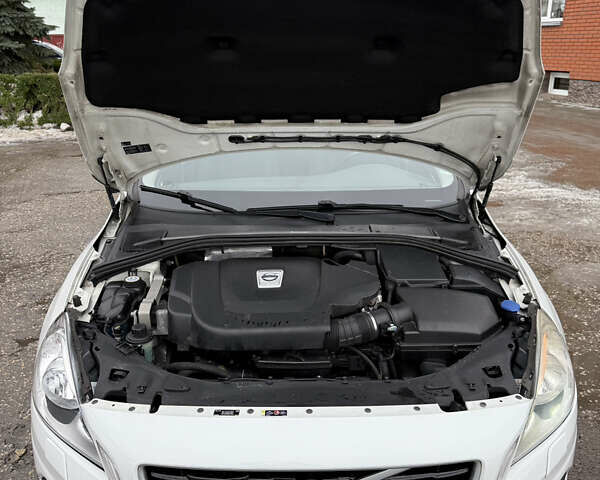 Білий Вольво B60, об'ємом двигуна 2.4 л та пробігом 234 тис. км за 12999 $, фото 43 на Automoto.ua