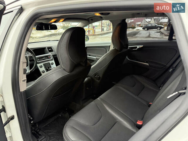 Білий Вольво B60, об'ємом двигуна 2.4 л та пробігом 234 тис. км за 12999 $, фото 27 на Automoto.ua