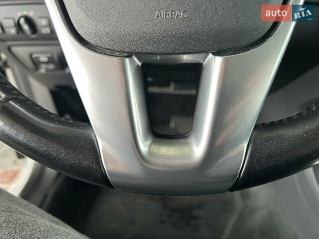 Белый Вольво B60, объемом двигателя 2.4 л и пробегом 160 тыс. км за 13900 $, фото 45 на Automoto.ua