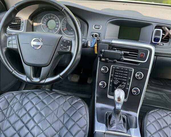 Белый Вольво B60, объемом двигателя 1.6 л и пробегом 211 тыс. км за 9500 $, фото 9 на Automoto.ua