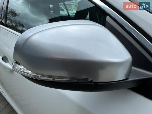 Белый Вольво B60, объемом двигателя 2.4 л и пробегом 160 тыс. км за 13900 $, фото 19 на Automoto.ua