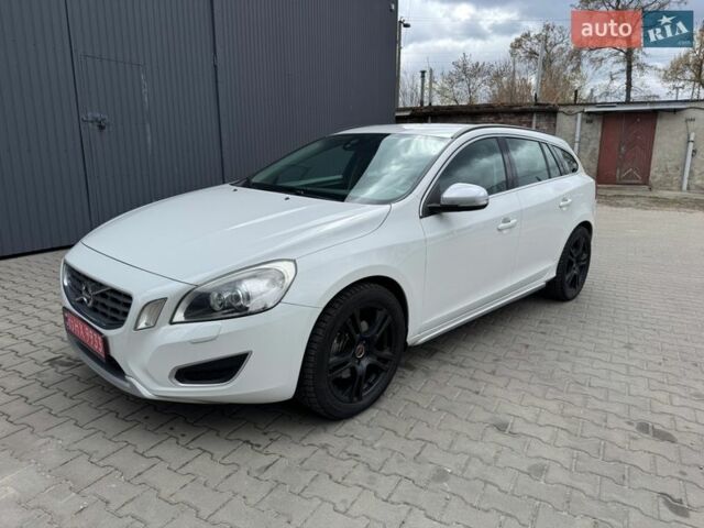 Белый Вольво B60, объемом двигателя 2.4 л и пробегом 160 тыс. км за 13600 $, фото 3 на Automoto.ua