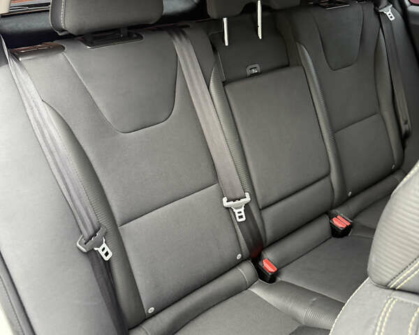 Белый Вольво B60, объемом двигателя 2.4 л и пробегом 234 тыс. км за 12700 $, фото 33 на Automoto.ua