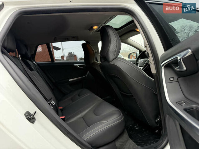 Білий Вольво B60, об'ємом двигуна 2.4 л та пробігом 234 тис. км за 12999 $, фото 30 на Automoto.ua