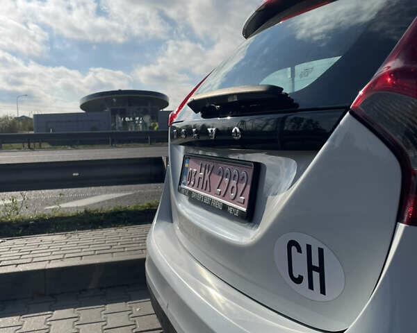 Белый Вольво B60, объемом двигателя 2 л и пробегом 280 тыс. км за 10300 $, фото 16 на Automoto.ua