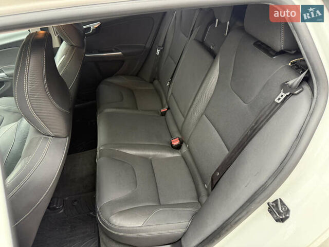 Белый Вольво B60, объемом двигателя 2.4 л и пробегом 234 тыс. км за 12700 $, фото 22 на Automoto.ua