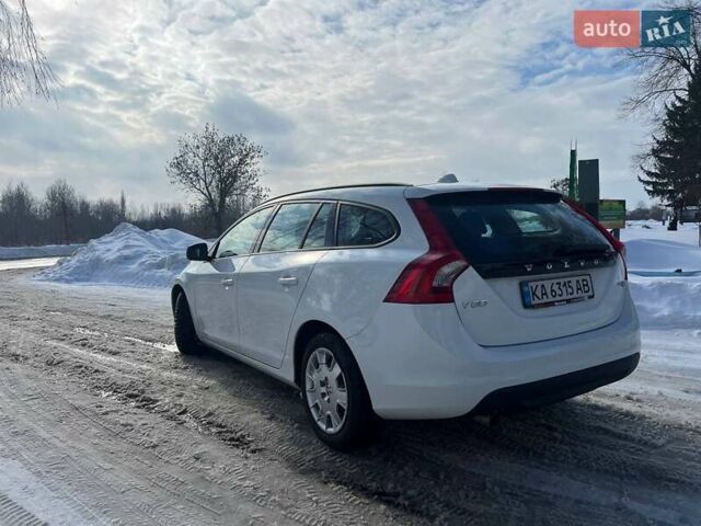 Белый Вольво B60, объемом двигателя 1.6 л и пробегом 287 тыс. км за 10700 $, фото 2 на Automoto.ua
