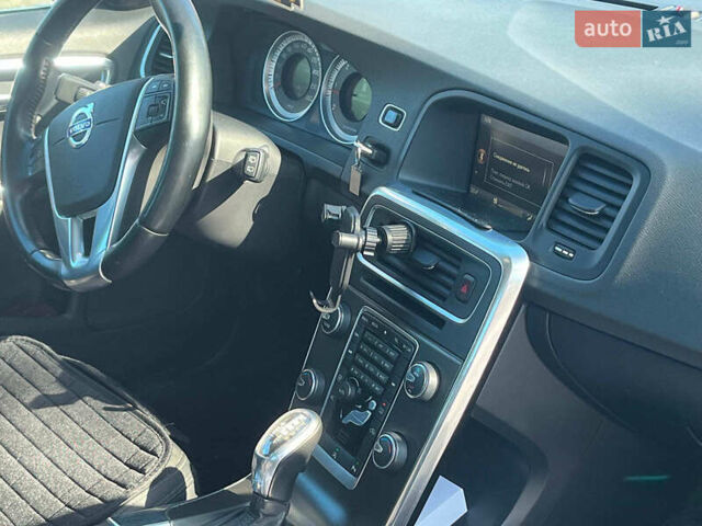 Білий Вольво B60, об'ємом двигуна 2 л та пробігом 288 тис. км за 9990 $, фото 29 на Automoto.ua