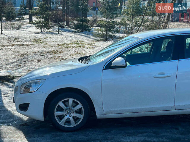 Білий Вольво B60, об'ємом двигуна 2 л та пробігом 288 тис. км за 9990 $, фото 6 на Automoto.ua