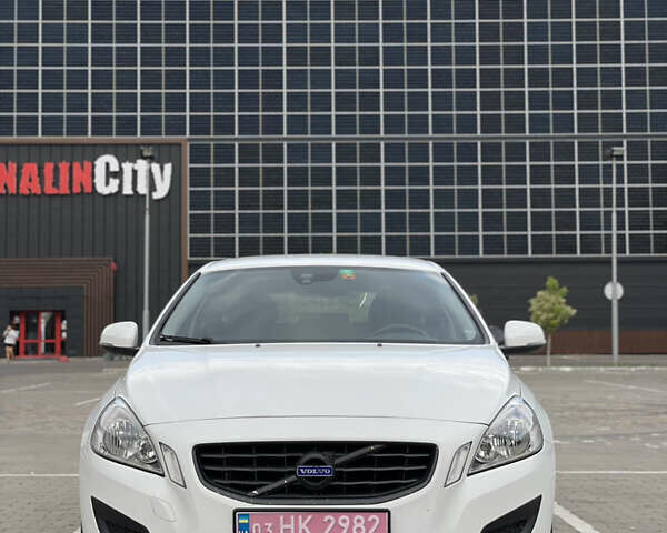 Белый Вольво B60, объемом двигателя 2 л и пробегом 287 тыс. км за 9700 $, фото 31 на Automoto.ua