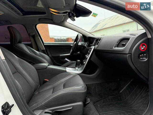 Белый Вольво B60, объемом двигателя 2.4 л и пробегом 234 тыс. км за 12700 $, фото 36 на Automoto.ua