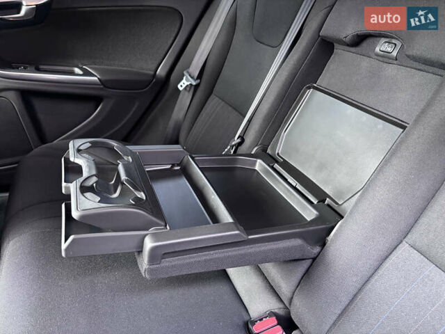 Белый Вольво B60, объемом двигателя 1.6 л и пробегом 242 тыс. км за 10850 $, фото 90 на Automoto.ua