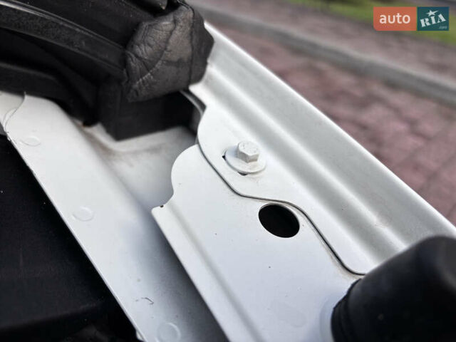 Белый Вольво B60, объемом двигателя 1.6 л и пробегом 242 тыс. км за 10850 $, фото 159 на Automoto.ua