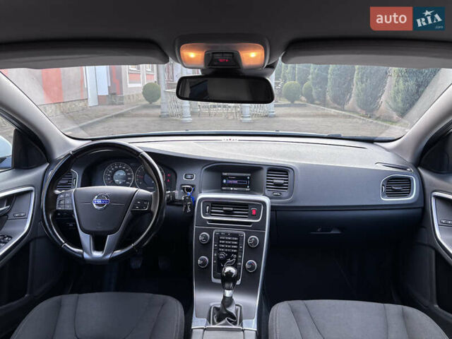 Белый Вольво B60, объемом двигателя 1.6 л и пробегом 242 тыс. км за 10850 $, фото 3 на Automoto.ua