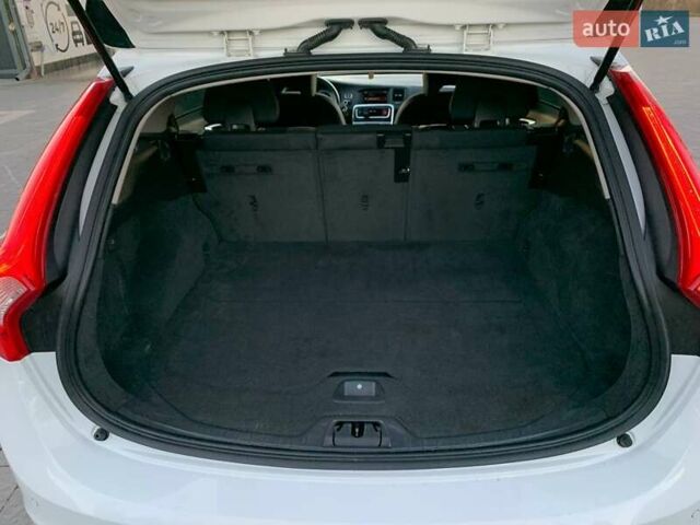 Белый Вольво B60, объемом двигателя 1.98 л и пробегом 183 тыс. км за 12900 $, фото 29 на Automoto.ua