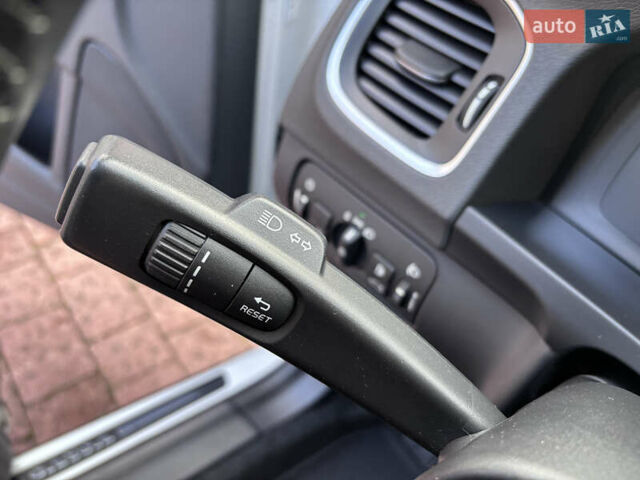 Белый Вольво B60, объемом двигателя 1.6 л и пробегом 242 тыс. км за 10850 $, фото 136 на Automoto.ua