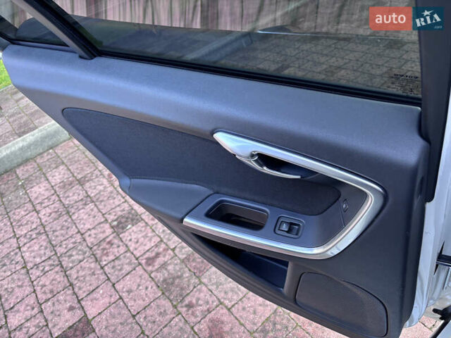 Белый Вольво B60, объемом двигателя 1.6 л и пробегом 242 тыс. км за 10850 $, фото 98 на Automoto.ua