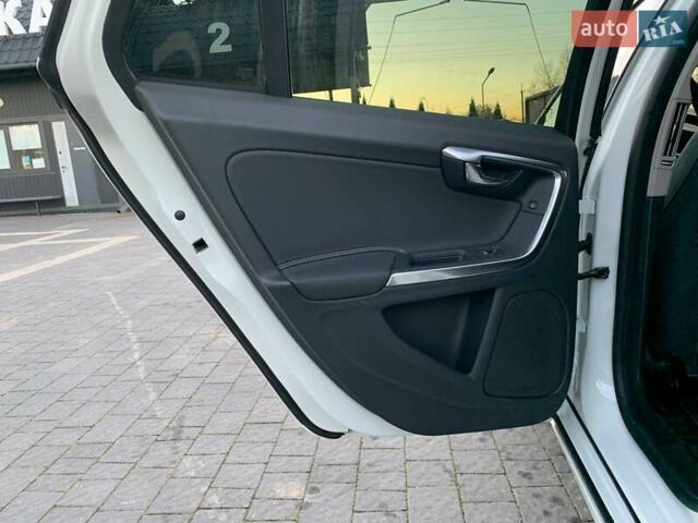 Белый Вольво B60, объемом двигателя 1.98 л и пробегом 183 тыс. км за 12900 $, фото 23 на Automoto.ua