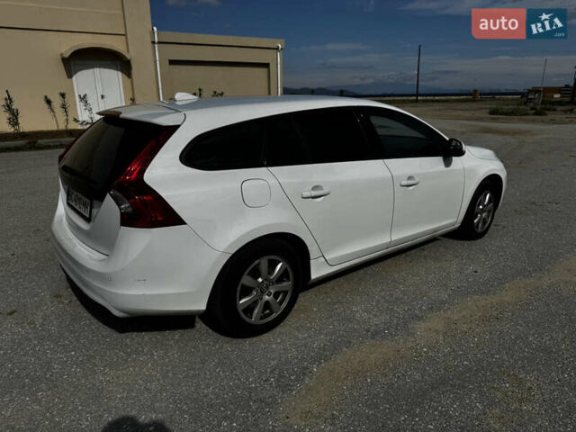 Белый Вольво B60, объемом двигателя 1.56 л и пробегом 306 тыс. км за 10413 $, фото 10 на Automoto.ua