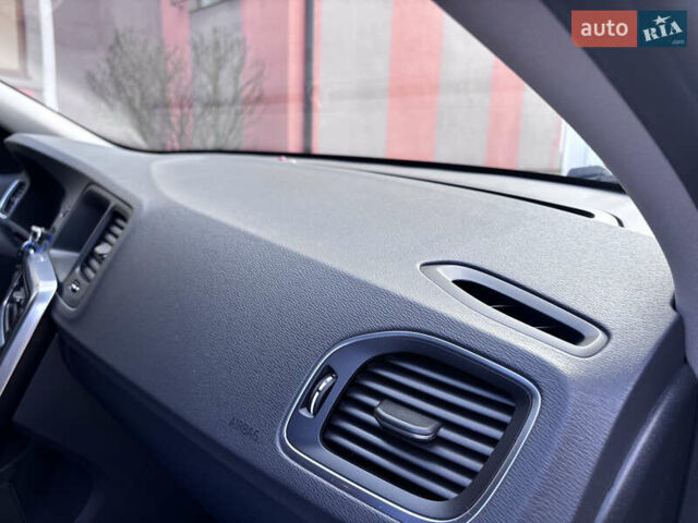 Белый Вольво B60, объемом двигателя 1.6 л и пробегом 242 тыс. км за 10850 $, фото 113 на Automoto.ua