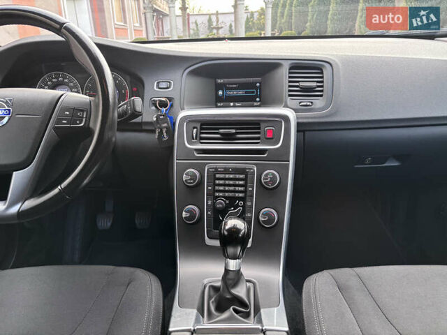 Белый Вольво B60, объемом двигателя 1.6 л и пробегом 242 тыс. км за 10850 $, фото 127 на Automoto.ua