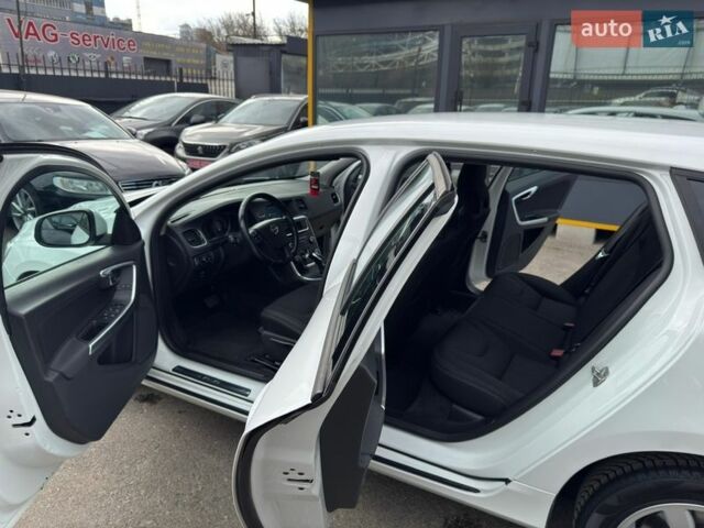 Білий Вольво B60, об'ємом двигуна 2 л та пробігом 257 тис. км за 14200 $, фото 19 на Automoto.ua