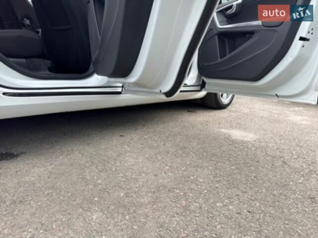 Білий Вольво B60, об'ємом двигуна 2 л та пробігом 257 тис. км за 14200 $, фото 16 на Automoto.ua