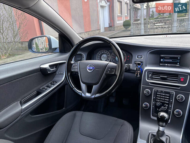 Белый Вольво B60, объемом двигателя 1.6 л и пробегом 242 тыс. км за 10850 $, фото 124 на Automoto.ua