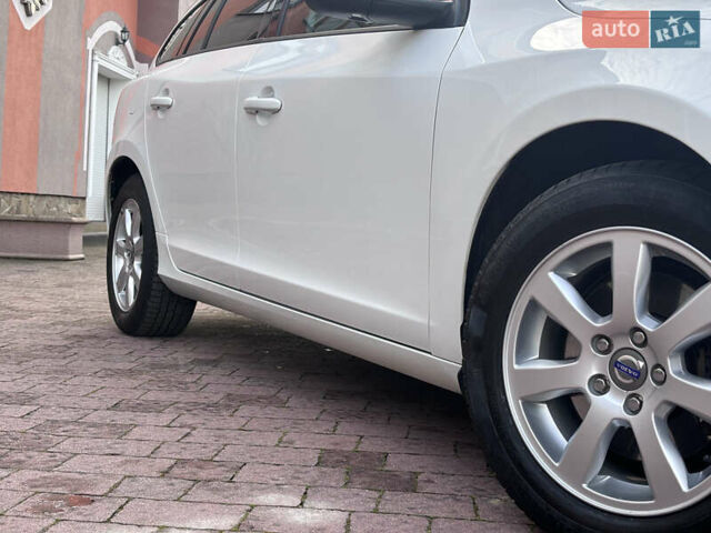 Белый Вольво B60, объемом двигателя 1.6 л и пробегом 242 тыс. км за 10850 $, фото 20 на Automoto.ua