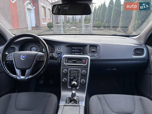 Белый Вольво B60, объемом двигателя 1.6 л и пробегом 242 тыс. км за 10850 $, фото 123 на Automoto.ua