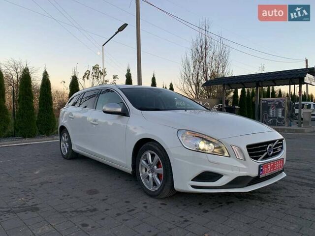 Белый Вольво B60, объемом двигателя 1.98 л и пробегом 183 тыс. км за 12900 $, фото 2 на Automoto.ua