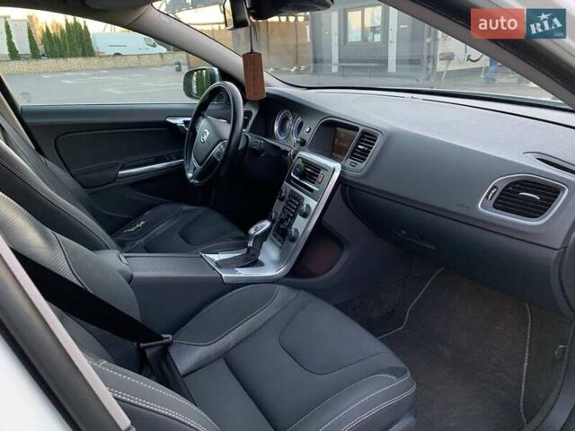 Белый Вольво B60, объемом двигателя 1.98 л и пробегом 183 тыс. км за 12900 $, фото 27 на Automoto.ua