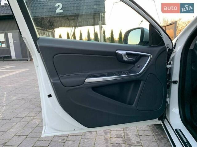 Белый Вольво B60, объемом двигателя 1.98 л и пробегом 183 тыс. км за 12900 $, фото 16 на Automoto.ua