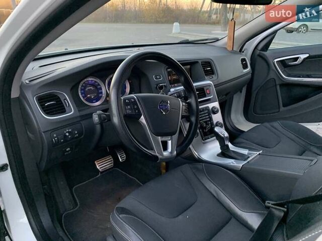 Белый Вольво B60, объемом двигателя 1.98 л и пробегом 183 тыс. км за 12900 $, фото 20 на Automoto.ua