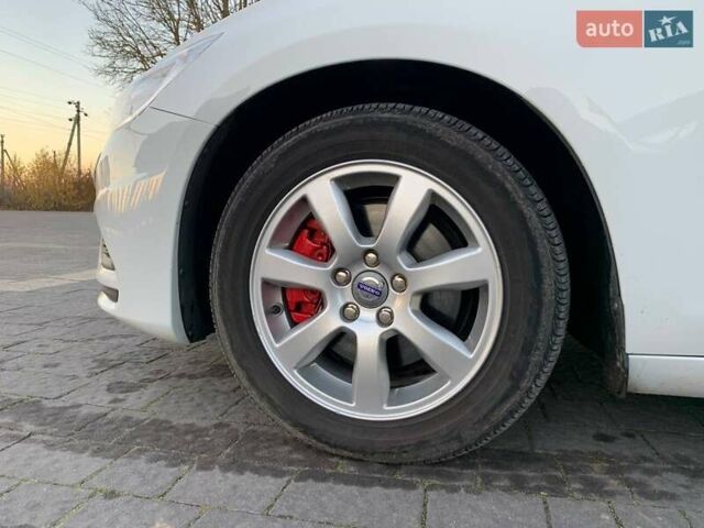 Белый Вольво B60, объемом двигателя 1.98 л и пробегом 183 тыс. км за 12900 $, фото 15 на Automoto.ua