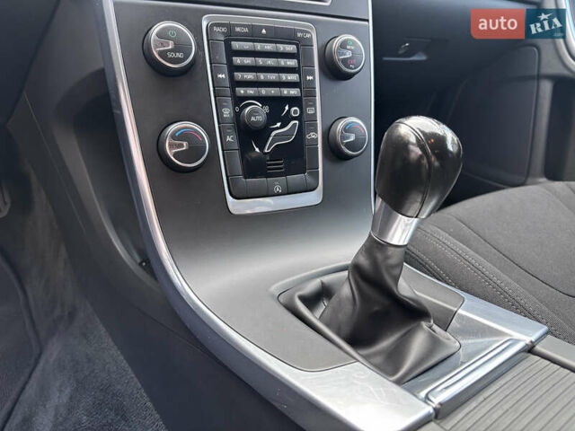 Белый Вольво B60, объемом двигателя 1.6 л и пробегом 242 тыс. км за 10850 $, фото 144 на Automoto.ua